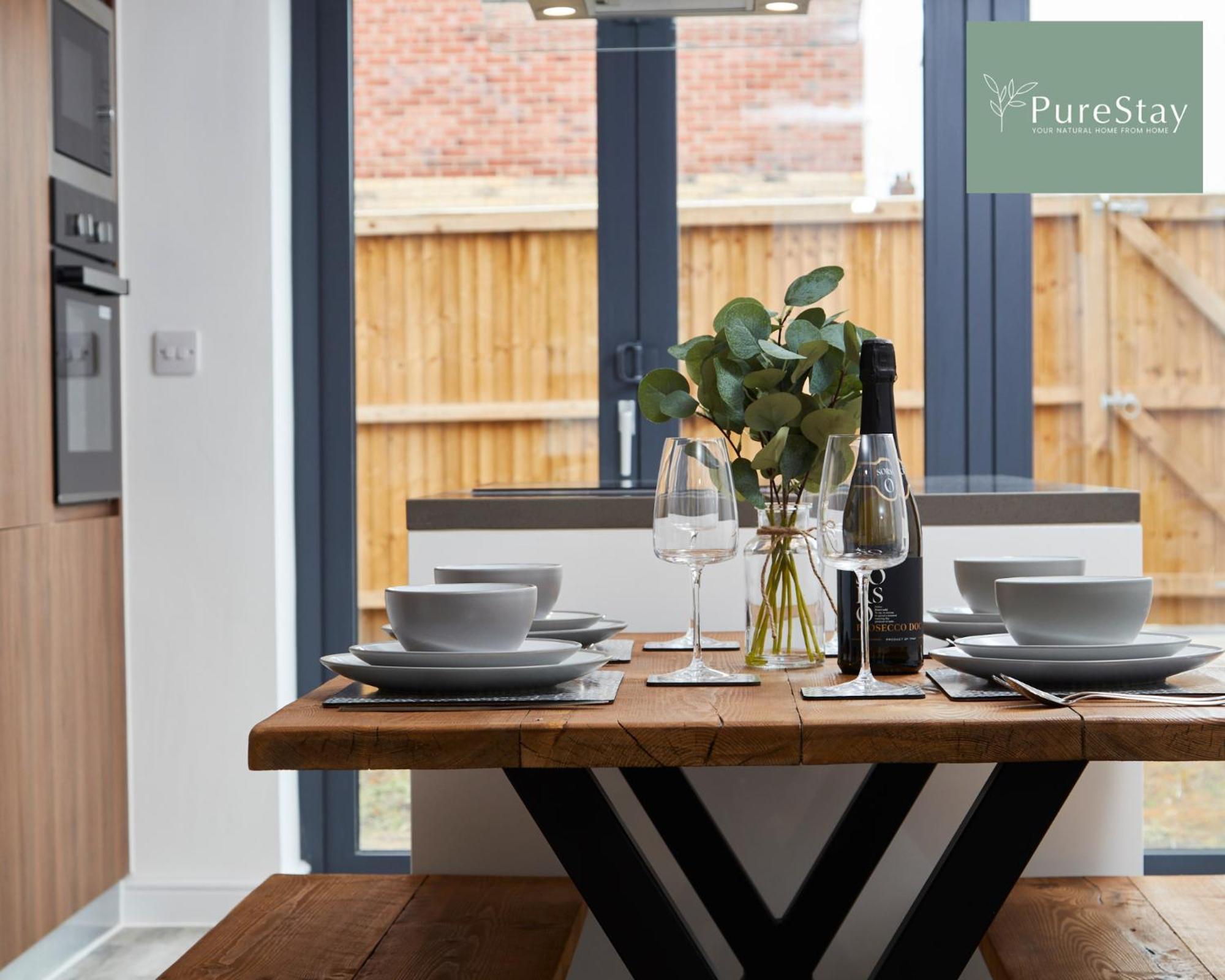 Stunning 5 Bed Manchester House With Parking By Purestay Short Lets & Serviced Accommodation Exterior photo