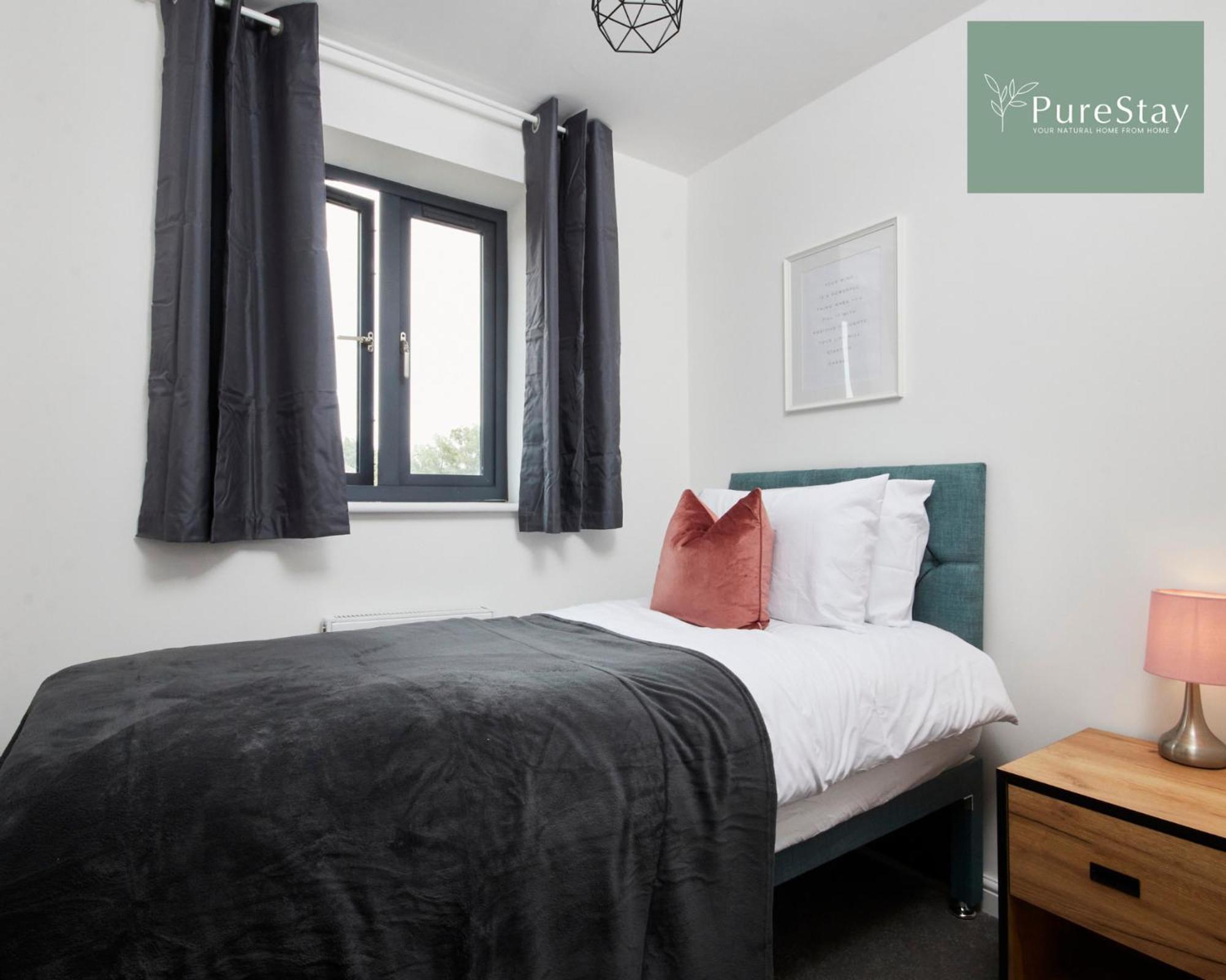 Stunning 5 Bed Manchester House With Parking By Purestay Short Lets & Serviced Accommodation Exterior photo