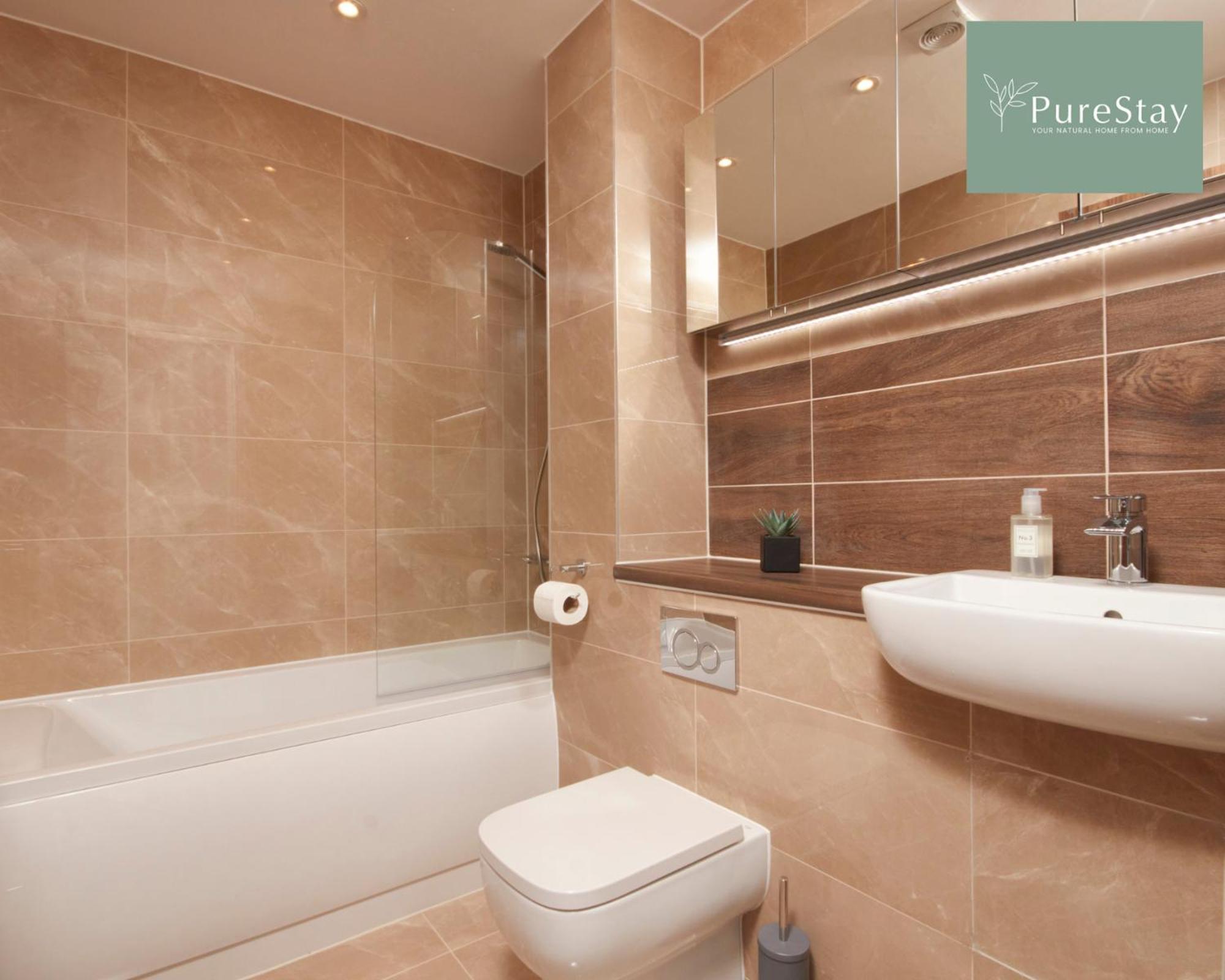 Stunning 5 Bed Manchester House With Parking By Purestay Short Lets & Serviced Accommodation Exterior photo