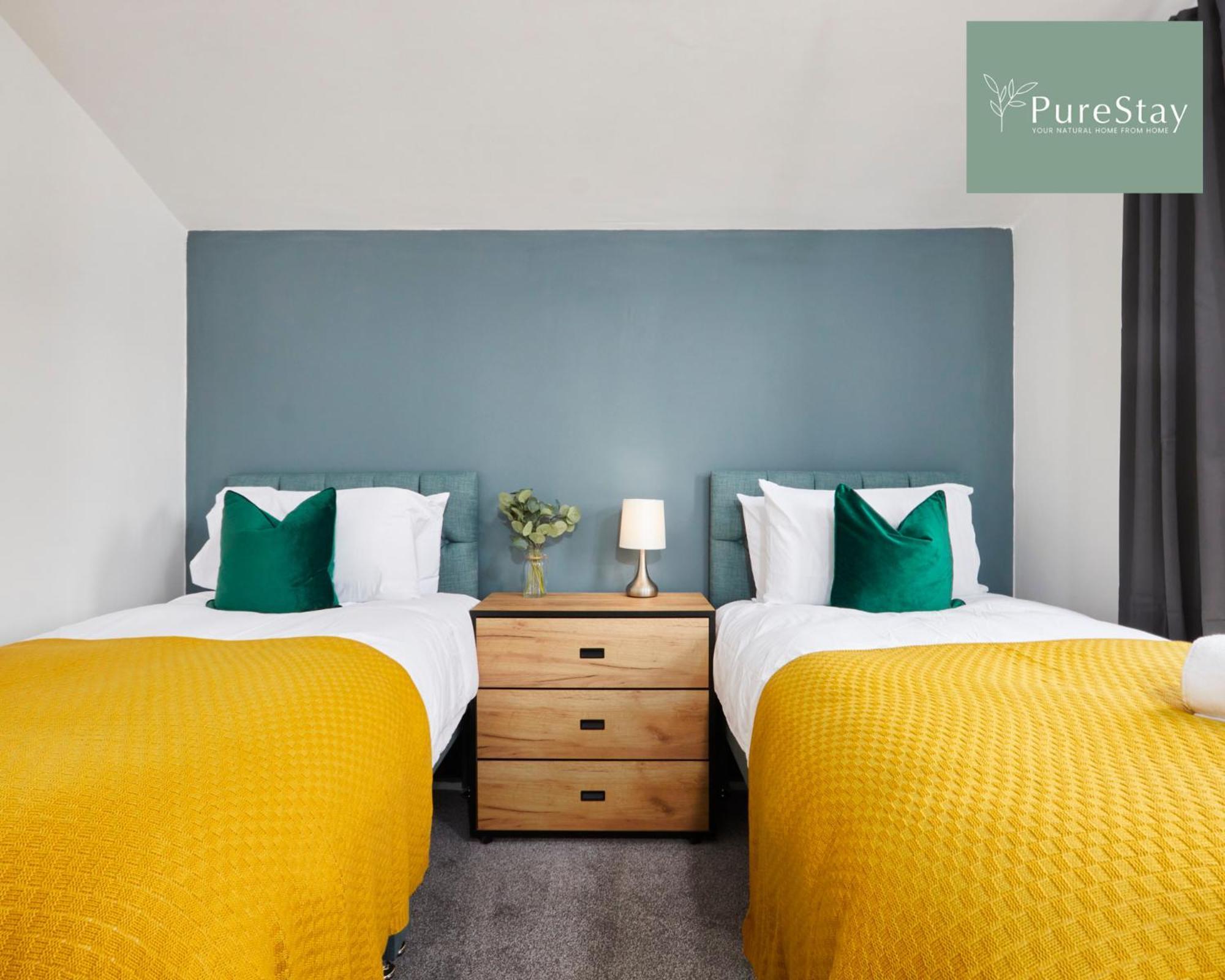 Stunning 5 Bed Manchester House With Parking By Purestay Short Lets & Serviced Accommodation Exterior photo